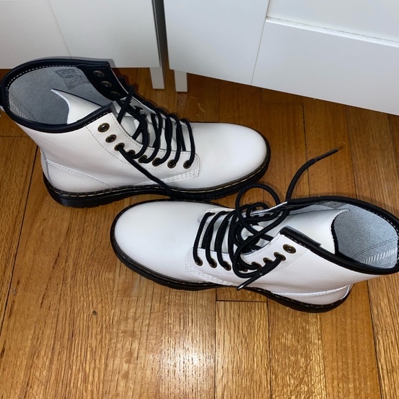 white Dr. Martins boots - Picture 3 of 5